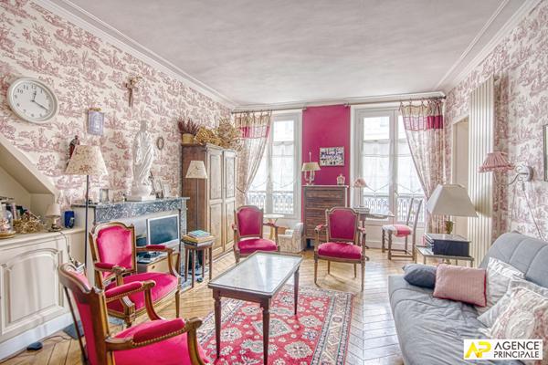 Versailles Notre-Dame Paroisse Appartement 3 pièces 71.32 m² au sol situé au 2ème étage avec cave €545 000 ** - Référence 27559