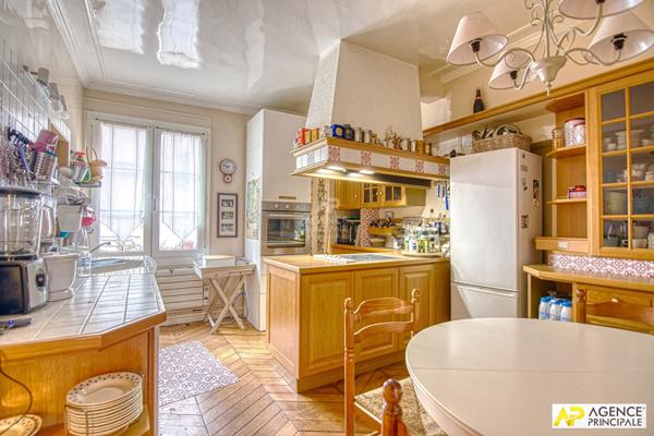 Versailles Notre-Dame Paroisse Appartement 3 pièces 71.32 m² au sol situé au 2ème étage avec cave €545 000 ** - Référence 27559