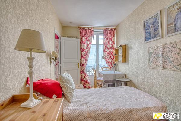 Versailles Notre-Dame Paroisse Appartement 3 pièces 71.32 m² au sol situé au 2ème étage avec cave €545 000 ** - Référence 27559