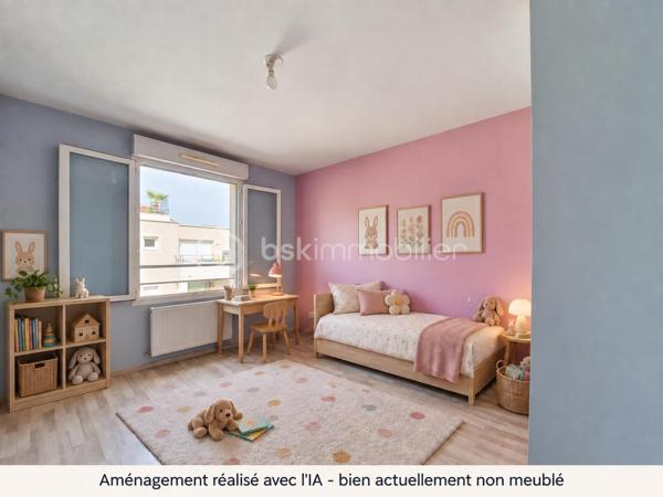 Alisson GREMBER vous présente ce rooftop récent de 4 pièces de 103 m² Carrez (116 m² utiles), de 2016, situé au 4e et dernier étage avec ascenseur, situé Avenue Jules Guesde à Vénissieux au cœur du secteur de Parilly, à la limite de Lyon 8e.
Il comprend 2 niveaux :
1.	Au niveau de l'entrée : - Entrée avec placard de rangement, trois belles chambres avec rangements intégrés, un espace bureau, une salle de bains, WC indépendants, espace buanderie sous escalier.
2.	À l'étage : - Superbe pièce de vie climatisée de plus de 43 m², lumineuse, une cuisine américaine entièrement équipée, une terrasse de 46 m², véritable espace de vie extérieur, idéale pour recevoir, WC indépendants, cellier-buanderie.
Un garage double fermé en sous-sol complète ce bien.
Résidence sécurisée : visiophone, et télésurveillance de l'immeuble et des garages. Local à vélo en sous-sol fermé et bel espace vert de copropriété. 
Chauffage et eau chaude sanitaire individuels au gaz. Volets roulants électriques. Velux à ouverture électrique.
La majorité des peintures sont à refaire. 
Proximité immédiate des commodités (hôpitaux, grands axes routiers). - Transports en commun : BUS, TRAM T4 et métro D, Gare de Vénissieux. - Commerces, grandes surfaces alimentaires et de bricolage. - École, collège et lycée à proximité. - Parc de Parilly à 5 minutes
Charges de copropriété : 196 EUR / mois 
Bien soumis au régime de la copropriété. Copropriété de 58 lots d’habitation. (Aucune procédure en cours) 
Taxe foncière : 1641 EUR / an. 
DPE : B

ATOUTS : Rooftop récent, dernier étage, belle copropriété, lumineux, grande terrasse, proche commerces et écoles, accès rapide gare Vénissieux et Parc de Parilly.
Visite virtuelle disponible.
PRIX DE VENTE HAI : 288 000 EUR dont Honoraires d'agence 7024 EUR charge vendeur soit 2.5 % seulement. Garage double en sus à 32000€. 
Contact Alisson Grember 06 26 81 44 68 Agent commercial RSAC 877976407 
***** ESTIMATION GRATUITE ! Vous souhaitez VENDRE votre bien ? Faites-moi confiance pendant 1, 2 ou 3 mois. BSK Immobilier - https://bskimmobilier.com/alisson-grember-11647 
Devenez apporteur d’affaires et gagnez 10% de la commission, téléchargez l’application MARECO, code parrain : 218802 – Alisson Grember.