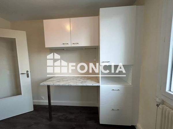 Location Appartement 3 pièces 63 m² - PLACE DE LA MAIRIE Pont Eveque 38780