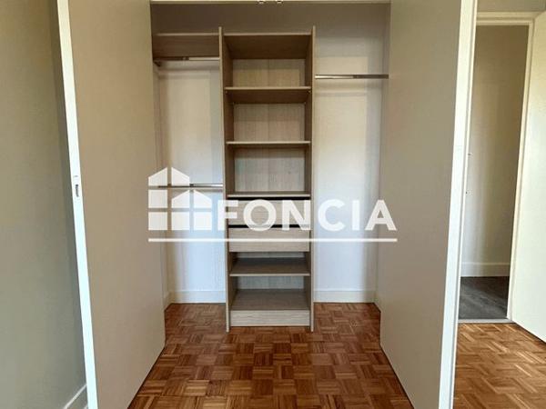 Location Appartement 3 pièces 63 m² - PLACE DE LA MAIRIE Pont Eveque 38780