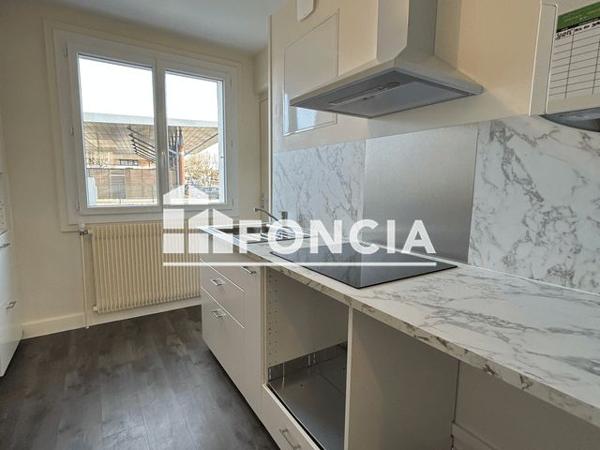 Location Appartement 3 pièces 63 m² - PLACE DE LA MAIRIE Pont Eveque 38780