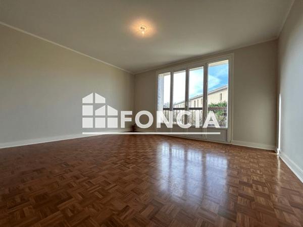 Location Appartement 3 pièces 63 m² - PLACE DE LA MAIRIE Pont Eveque 38780