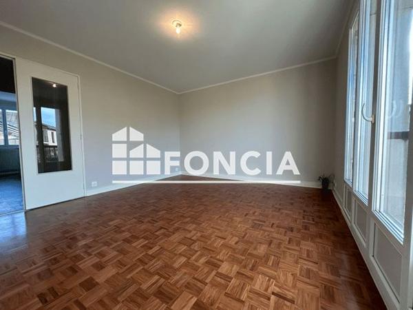 Location Appartement 3 pièces 63 m² - PLACE DE LA MAIRIE Pont Eveque 38780