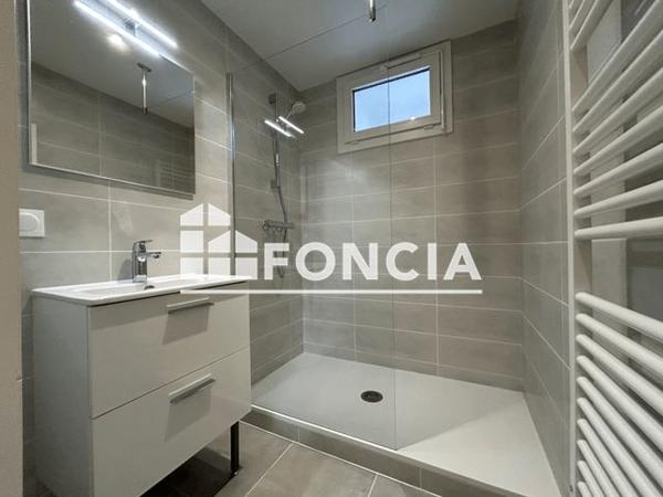 Location Appartement 3 pièces 63 m² - PLACE DE LA MAIRIE Pont Eveque 38780