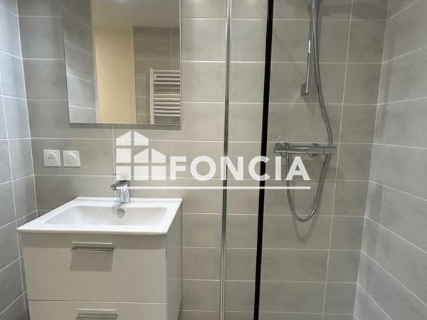 Location Appartement 3 pièces 63 m² - PLACE DE LA MAIRIE Pont Eveque 38780