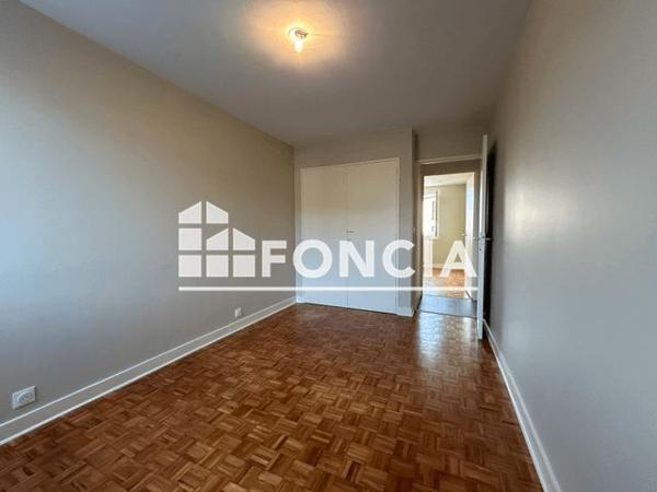 Location Appartement 3 pièces 63 m² - PLACE DE LA MAIRIE Pont Eveque 38780