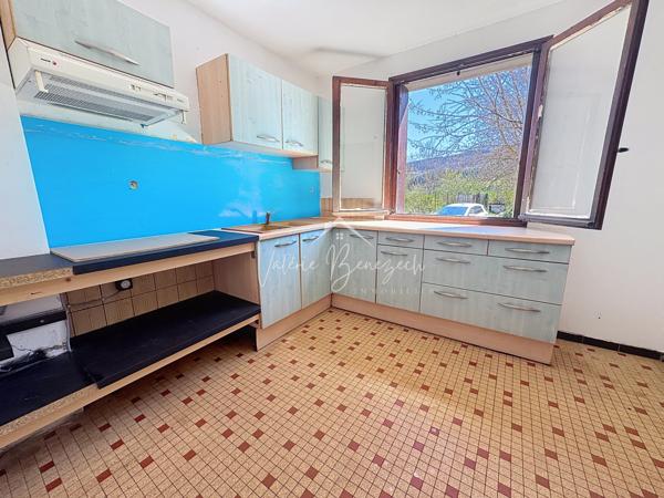 Camarès (12360) Maison T5 avec 4190m2 terrain – Hameau calme à 3 min de Camarès