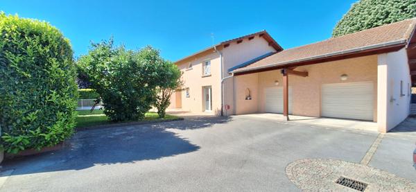 Maison contemporaine à vendre à Saint Denis Les Bourg - 6 chambres  , grand garage et piscine