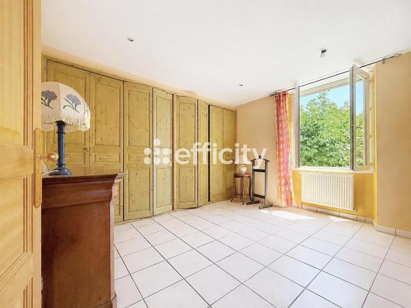 Maison
         5 pièces
        - 139 m² 345 000 € *