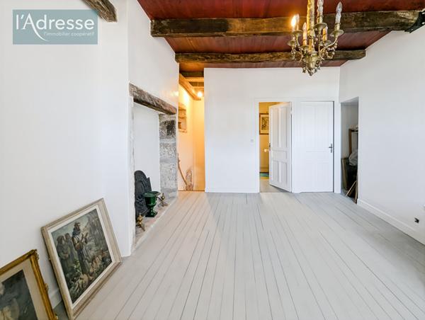 Maison de caractère du XVe siècle avec vue sur le Lot et le coeur historique de Puy L'Evêque