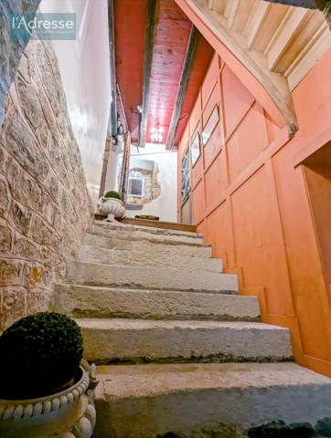 Maison de caractère du XVe siècle avec vue sur le Lot et le coeur historique de Puy L'Evêque