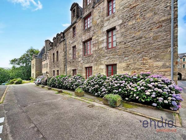 Appartement atypique 4 pièces avec jardin et parking dans un cadre exceptionnel