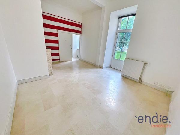 Appartement atypique 4 pièces avec jardin et parking dans un cadre exceptionnel