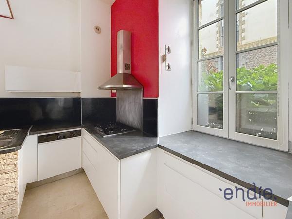 Appartement atypique 4 pièces avec jardin et parking dans un cadre exceptionnel