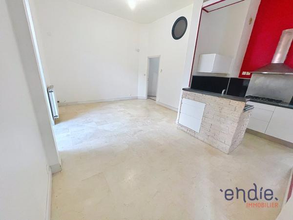 Appartement atypique 4 pièces avec jardin et parking dans un cadre exceptionnel