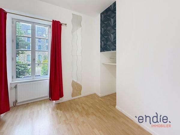 Appartement atypique 4 pièces avec jardin et parking dans un cadre exceptionnel