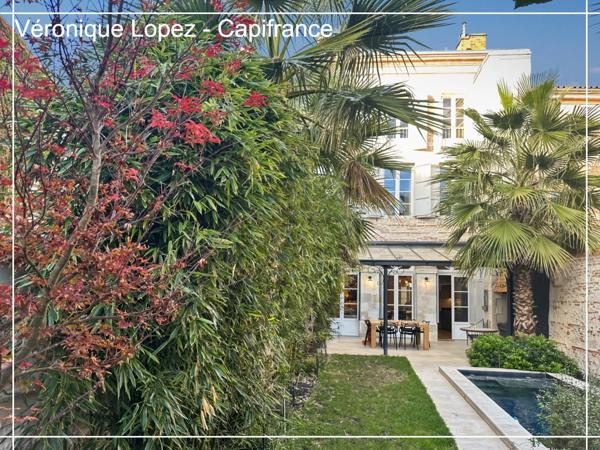 Agen, cœur de ville, superbe maison en pierre de 266 m² entièrement rénovée, jardin, piscine, atelier, garage 5 voitures