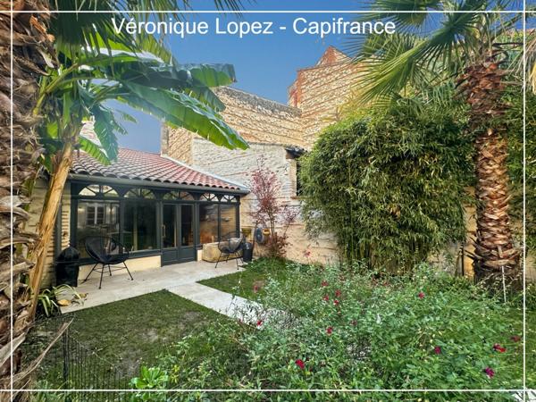 Agen, cœur de ville, superbe maison en pierre de 266 m² entièrement rénovée, jardin, piscine, atelier, garage 5 voitures