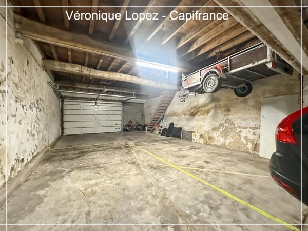 Agen, cœur de ville, superbe maison en pierre de 266 m² entièrement rénovée, jardin, piscine, atelier, garage 5 voitures