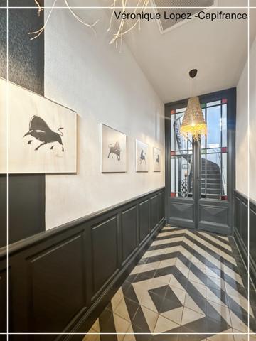 Agen, cœur de ville, superbe maison en pierre de 266 m² entièrement rénovée, jardin, piscine, atelier, garage 5 voitures