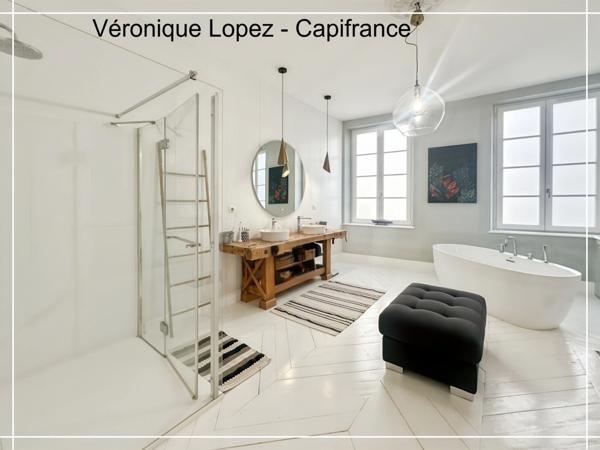 Agen, cœur de ville, superbe maison en pierre de 266 m² entièrement rénovée, jardin, piscine, atelier, garage 5 voitures