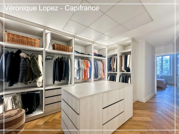 Agen, cœur de ville, superbe maison en pierre de 266 m² entièrement rénovée, jardin, piscine, atelier, garage 5 voitures