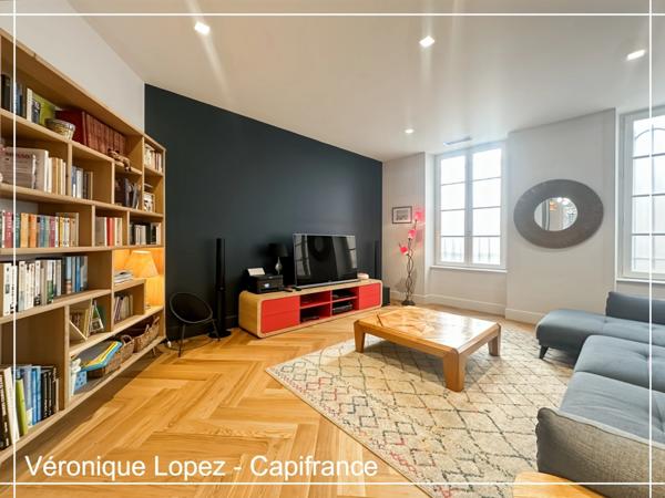 Agen, cœur de ville, superbe maison en pierre de 266 m² entièrement rénovée, jardin, piscine, atelier, garage 5 voitures