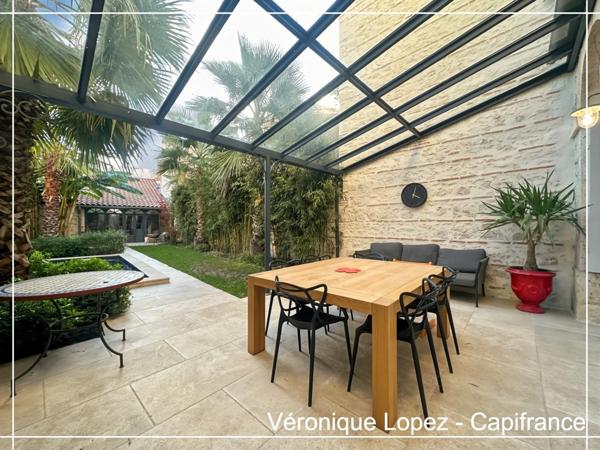 Agen, cœur de ville, superbe maison en pierre de 266 m² entièrement rénovée, jardin, piscine, atelier, garage 5 voitures