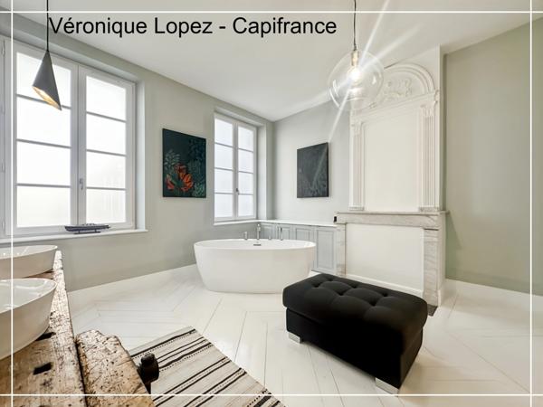 Agen, cœur de ville, superbe maison en pierre de 266 m² entièrement rénovée, jardin, piscine, atelier, garage 5 voitures