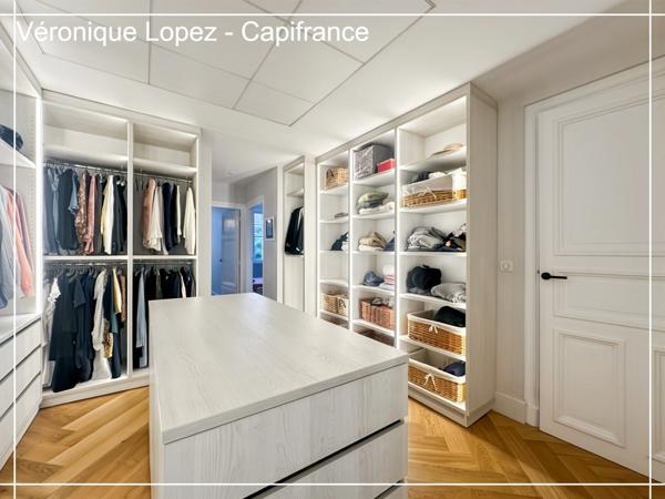 Agen, cœur de ville, superbe maison en pierre de 266 m² entièrement rénovée, jardin, piscine, atelier, garage 5 voitures