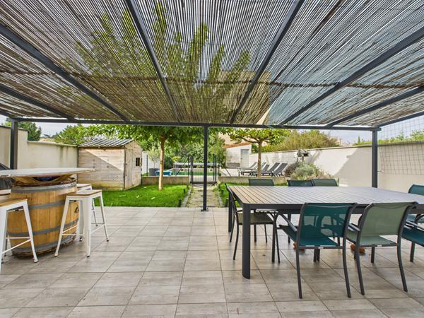 Maison mitoyenne rénovée de 117 m2 avec piscine le petit charran