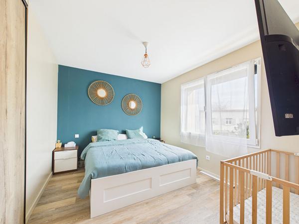 Maison mitoyenne rénovée de 117 m2 avec piscine le petit charran