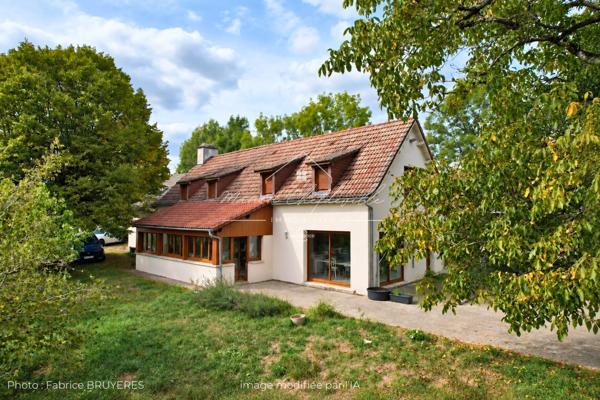 Maison de 200m² – 7 pièces - CHALVIGNAC (15)