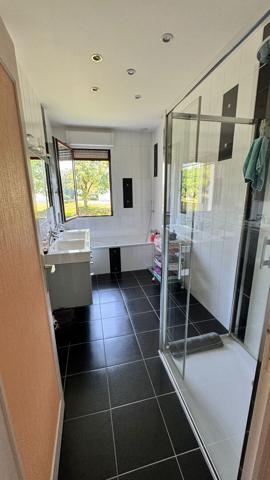 A vendre, maison + terrain constructible à Saint-Lô 3 chambres avec vie de plain-pied, sous-sol et combles aménageables