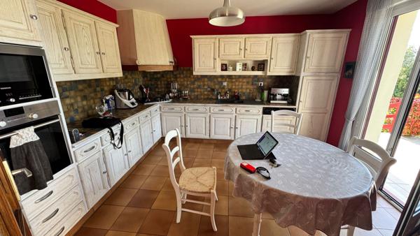 A vendre, maison + terrain constructible à Saint-Lô 3 chambres avec vie de plain-pied, sous-sol et combles aménageables