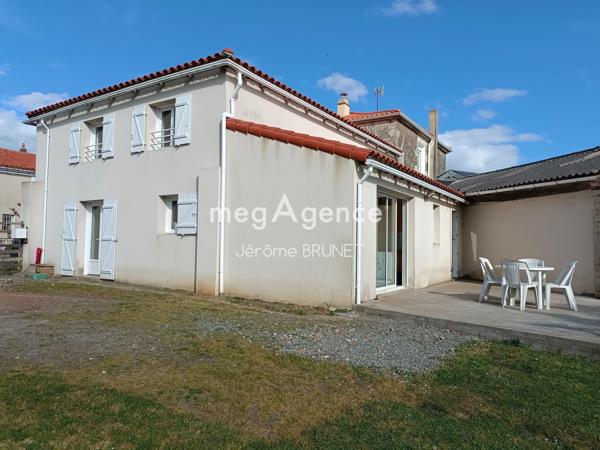 Maison à SAINTE-HERMINE, 85210 - 6 pièces 143m²