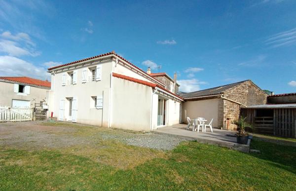 Maison à SAINTE-HERMINE, 85210 - 6 pièces 143m²