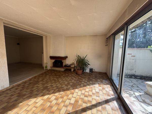 Maison de ville avec garage et jardin