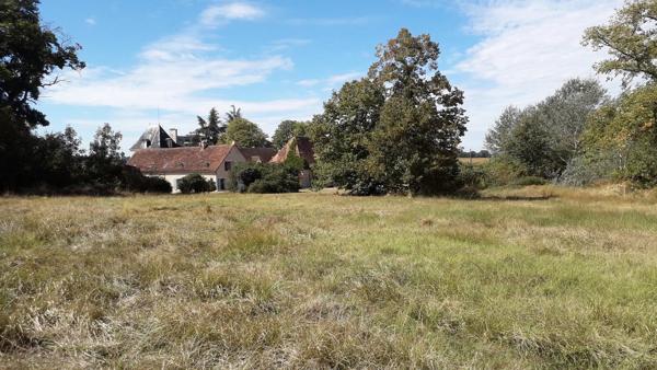 Ferme classique, grandes granges, piscine et 4 hectares!