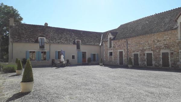 Ferme classique, grandes granges, piscine et 4 hectares!