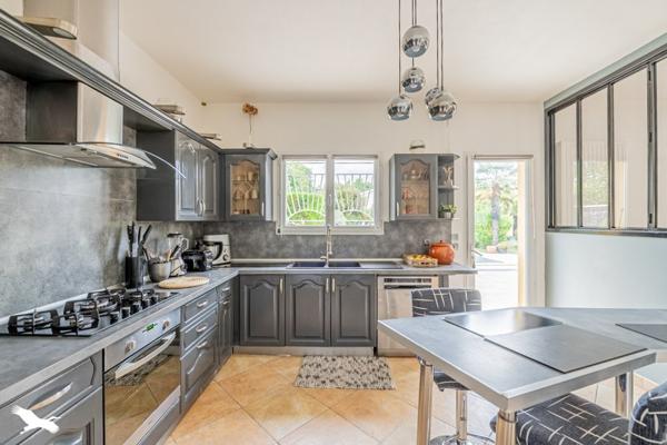 Maison à vendre |  Fargues-Saint-Hilaire |  6 pièces | 165 m²