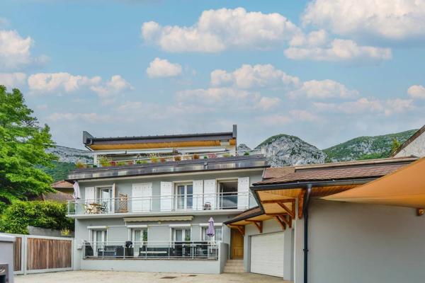 Appartement de Prestige à Veyrier-du-Lac – Vue Panoramique Unique sur le Lac d’Annecy