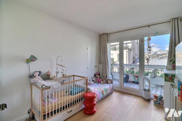 PASSY/MUETTE - Appartement de 3 chambres avec 2 balcons terrasses de 17m2