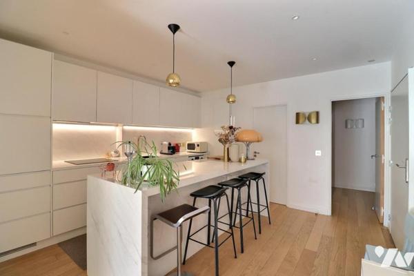 PASSY/MUETTE - Appartement de 3 chambres avec 2 balcons terrasses de 17m2