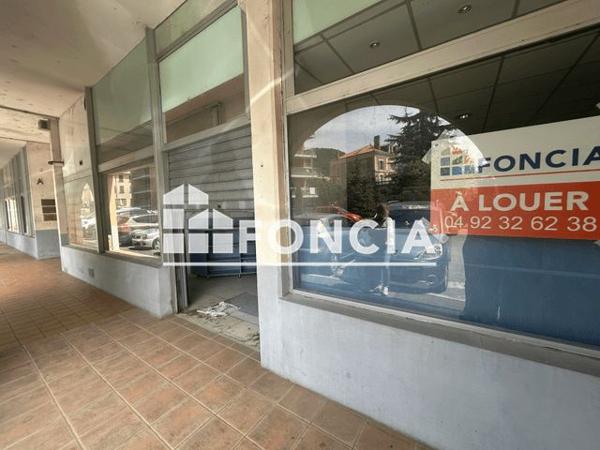 Location Local commercial 1 pièce 59.9 m² - TRAVERSE DES EAUX CHAUDES Digne-les-bains 04000