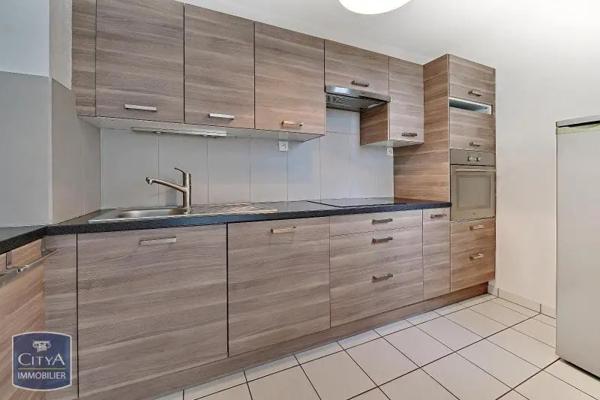Appartement à louer 3 pièces 71.9m² Allonnes (72700)