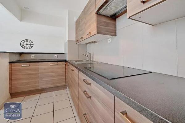 Appartement à louer 3 pièces 71.9m² Allonnes (72700)