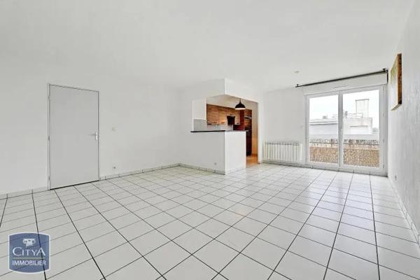 Appartement à louer 3 pièces 71.9m² Allonnes (72700)
